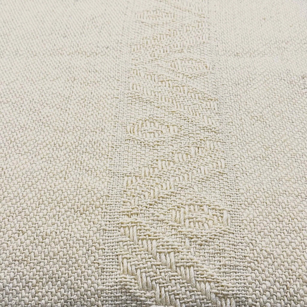 Ivory Ridge | 100% Llama Wool Blanket | 190cm x 110cm