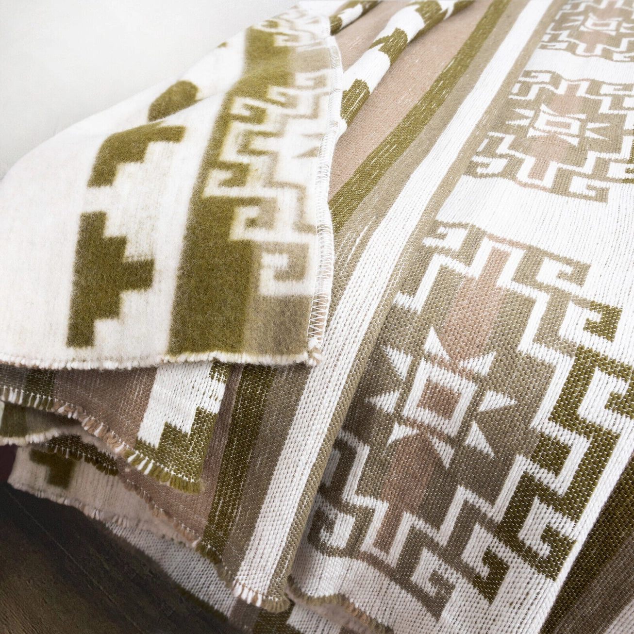 Pale Gum | Llama Wool Blanket | 250cm x 200cm
