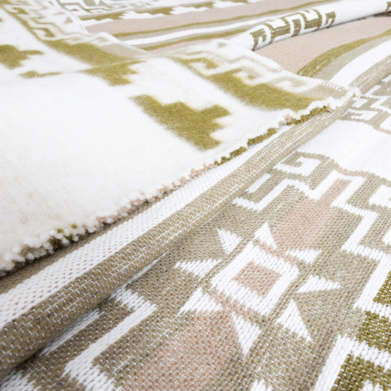 Pale Gum | Llama Wool Blanket | 250cm x 200cm