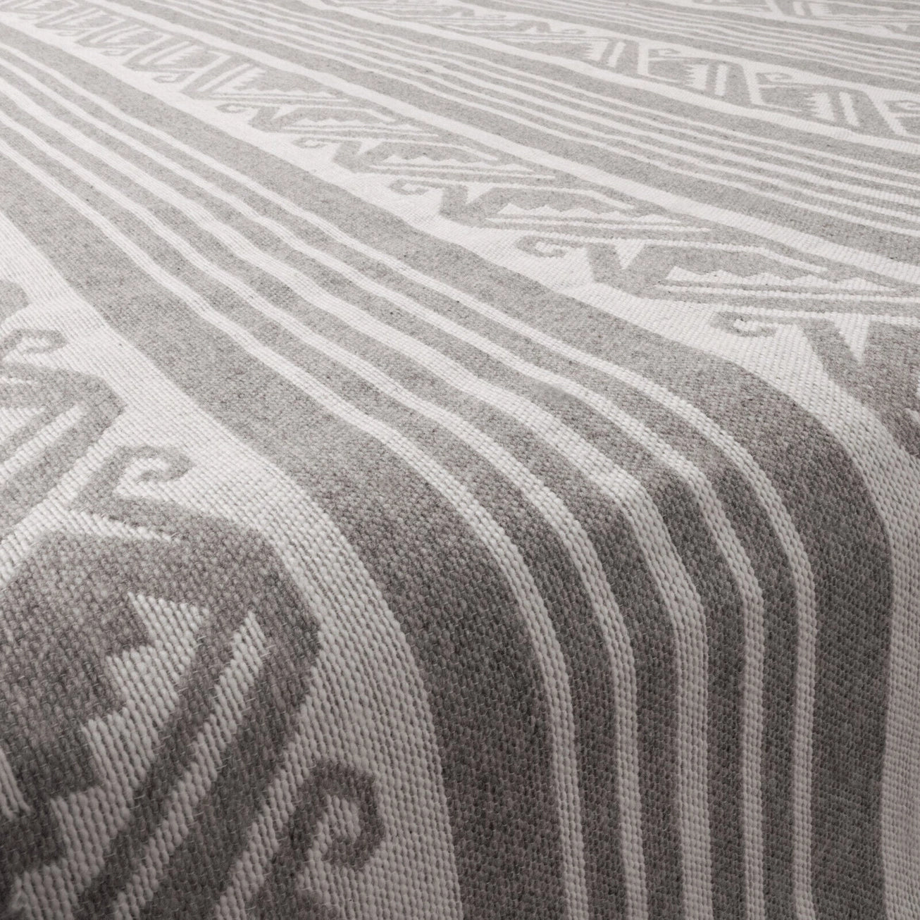 Ashvale | Llama Wool Blanket | 240cm x 200cm
